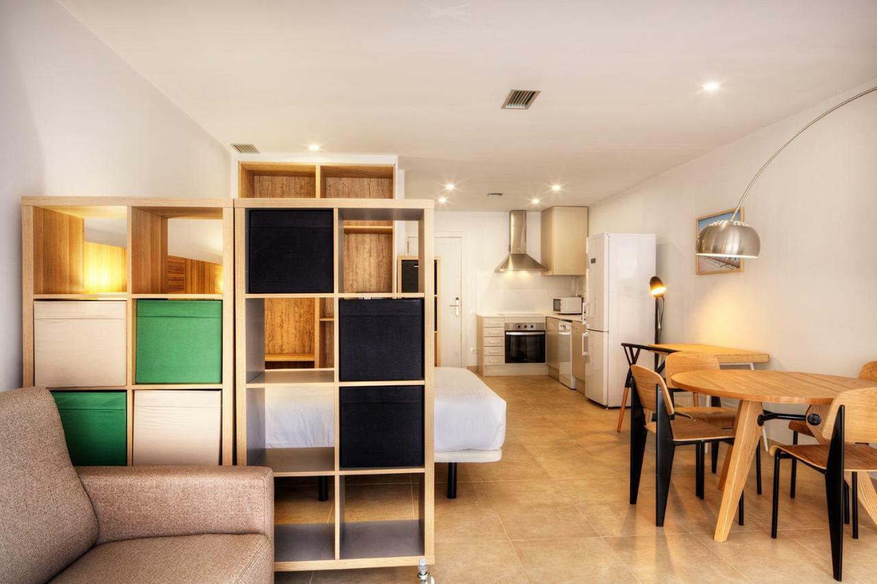 Lauria Apartament *