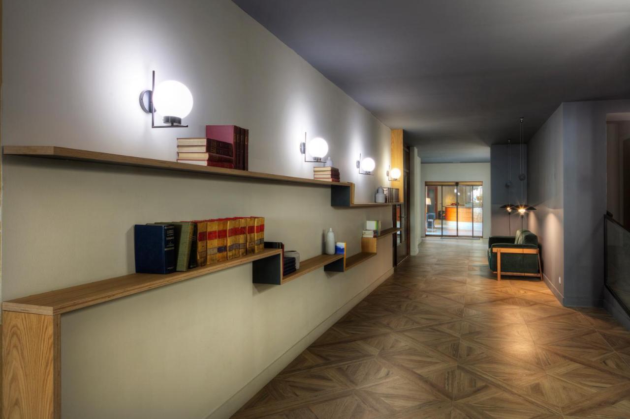 Lauria Apartament *